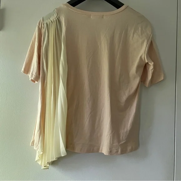 NWT Pink Korean T-Shirt with Accordion Pleated Insert - Size Medium - Picture 3 of 8